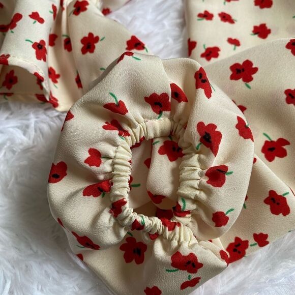 Show Me Your Mumu Floral Top Deep Plunge Front Cream Red Elastic Bottom Size XS - Picture 7 of 10